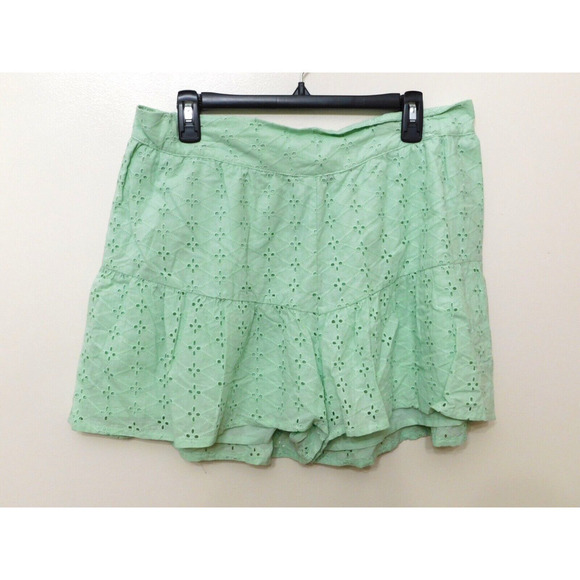 JR547 BCBGeneration Mint Green Cotton Eyelet Shorts Size L - Picture 2 of 3